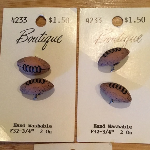 Vintage Buttons 3/4” Football & Baseball Mitt - Picture 3 of 3